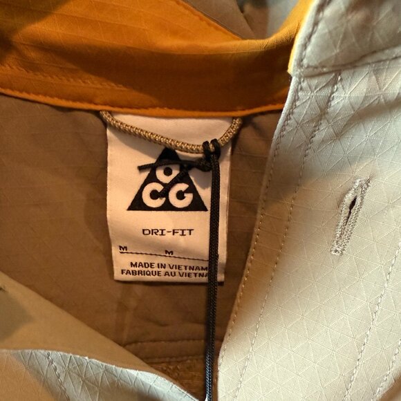 NEW Nike ACG Devastation Trail Dri-Fit Shirt Khaki Hiking Men Medium DN3936-247 - Picture 2 of 14